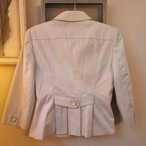 Ann Taylor 3 button blazer pleated back - Picture 2 of 8